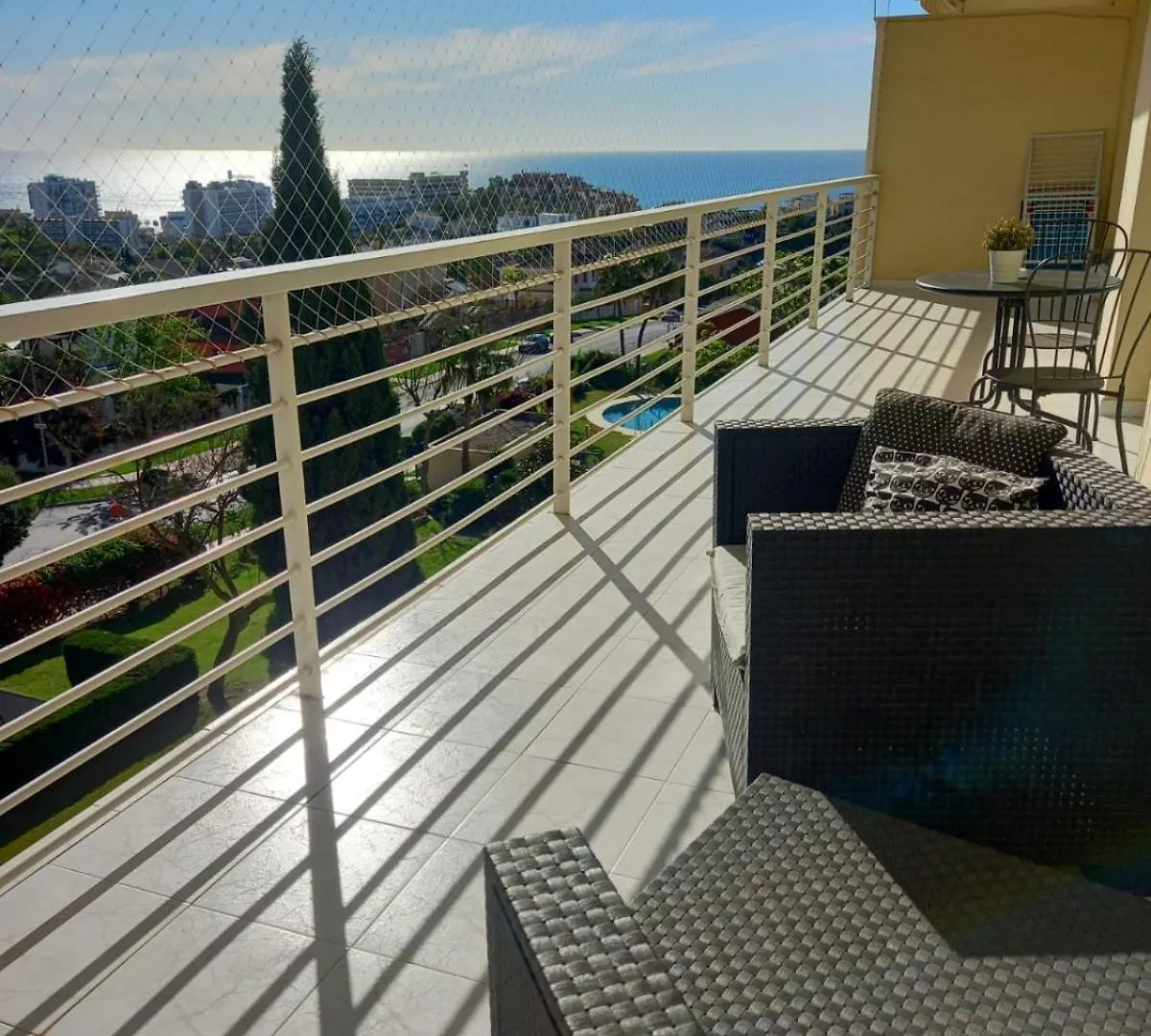 Amplio apartamento en exclusiva urbanizacion Golf Resort Torrequebrada con vista al mar Benalmádena