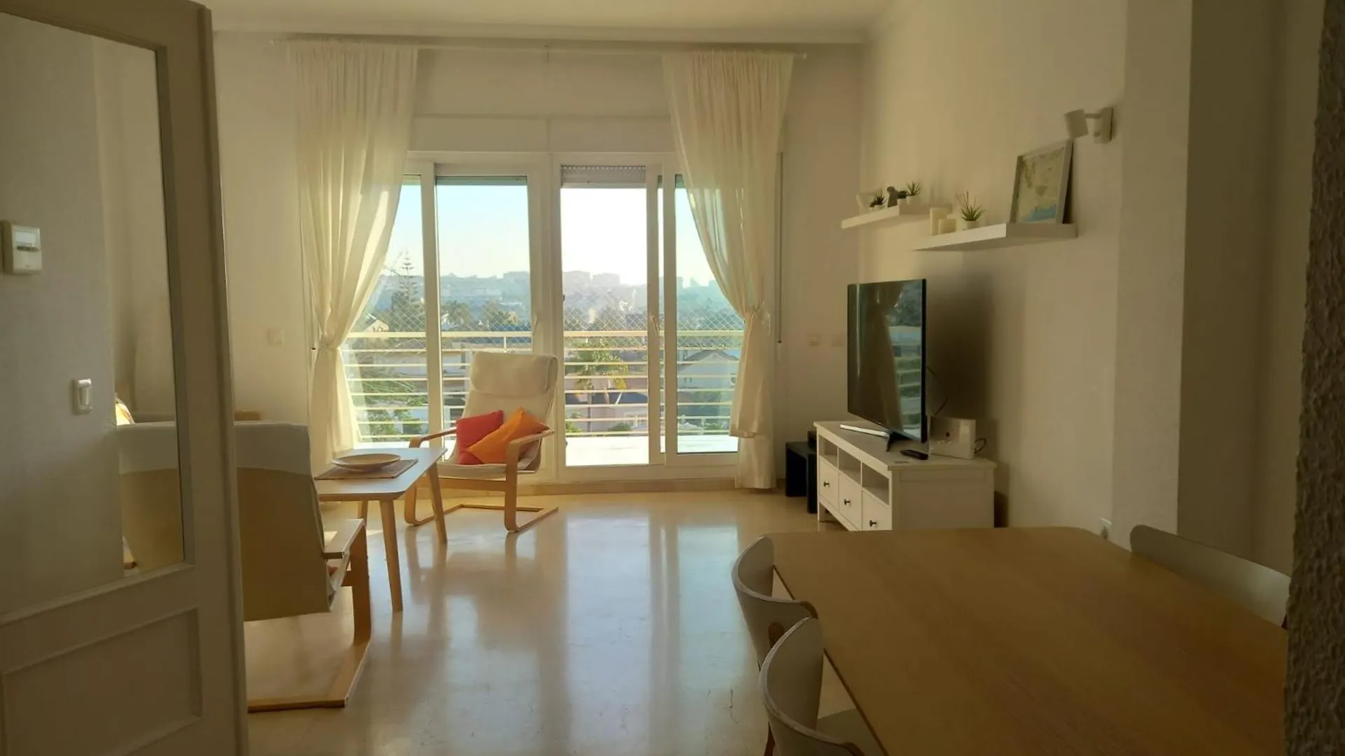 Amplio apartamento en exclusiva urbanizacion Golf Resort Torrequebrada con vista al mar Benalmádena España
